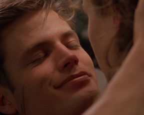 Dina Meyer nude - Starship Troopers (1997)