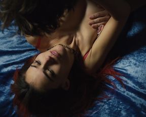 Saadet Aksoy nude - Venuto al mondo (2012)