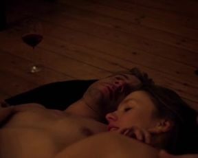 Sexy Amanda Collin nackt - En Frygtelig Kvinde (2017) 