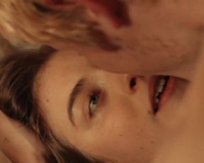 Hot actress Imogen Poots naked - Mobile Homes (2017) 