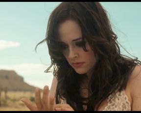 Lauren Ashley Carter naked - Imitation Girl (2017)