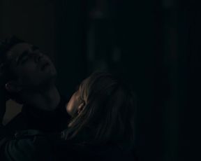 Naked scene Elisabeth Moss naked - The Handmaid's Tale s02e02 (2018) TV show nudity video