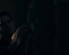 Naked scene Elisabeth Moss naked - The Handmaid's Tale s02e02 (2018) TV show nudity video