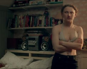 TV show scene Tallulah Haddon naked - Kiss Me First s01e04 (2018) 