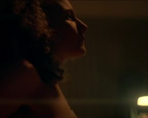 TV show scene Tallulah Haddon naked - Kiss Me First s01e04 (2018) 
