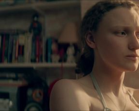 TV show scene Tallulah Haddon naked - Kiss Me First s01e04 (2018) 