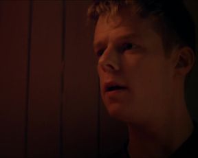 TV show scene Tallulah Haddon naked - Kiss Me First s01e04 (2018) 