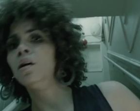 Naked scenes Halle Berry naked - Frankie & Alice (2010)