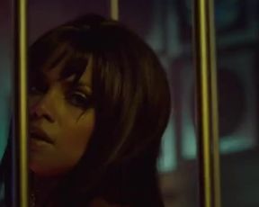 Naked scenes Halle Berry naked - Frankie & Alice (2010)