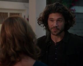 TV show scene Jenna Fischer hot - Splitting Up Together s01e04 (2018) 