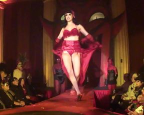 Burlesque Strip  SHOW -040- Laura Desiree Peepshow