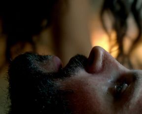 TV show scene Louise Barnes & Jessica Parker Kennedy - Black Sails S01E04 (2014) 