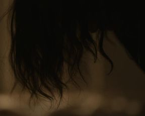 Naked scene Elisabeth Moss, Linda Ngo - Top Of The Lake S02E05 (2017) TV show nudity video