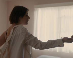 Naked scene Elisabeth Moss, Linda Ngo - Top Of The Lake S02E05 (2017) TV show nudity video