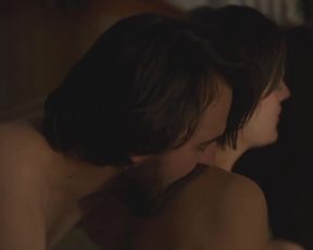 Naked scene Elisabeth Moss, Linda Ngo - Top Of The Lake S02E05 (2017) TV show nudity video