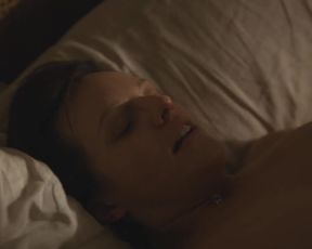 Naked scene Elisabeth Moss, Linda Ngo - Top Of The Lake S02E05 (2017) TV show nudity video
