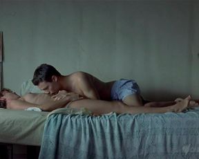 Hot scene Adriana Ugarte - Castillos de cartón (3some 2009) 