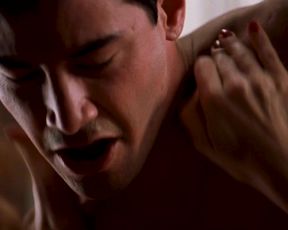 Hot scene Charlize Theron, Connie Nielsen - THE DEVIL'S ADVOCATE 