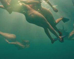 Hot celebs video Jessica Szohr, Kelly Brook, Riley Steele - Piranha (2010) 