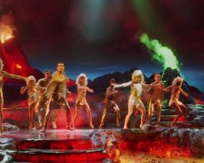 Gina Gershon, Elizabeth Berkley - Showgirls (1995)