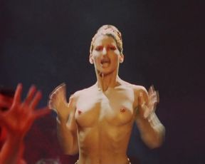 Gina Gershon, Elizabeth Berkley - Showgirls (1995)