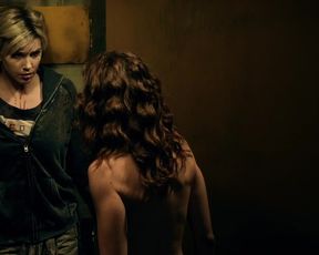 Ashlynn Yennie and Katie Cassidy - The Scribbler (2014)