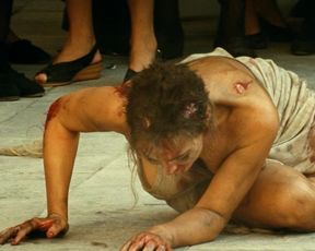 Monica Bellucci nude - Malèna (2000)