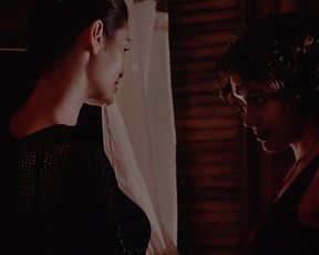 Celebrity Lesbian Video - Alyssa Milano - Embrace Of The Vampire 