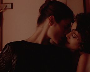 Celebrity Lesbian Video - Alyssa Milano - Embrace Of The Vampire 