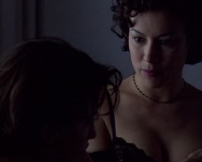 Celebs Jennifer Tilly, Gina Gershon - Bound (1996)