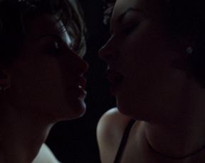 Celebs Jennifer Tilly, Gina Gershon - Bound (1996)
