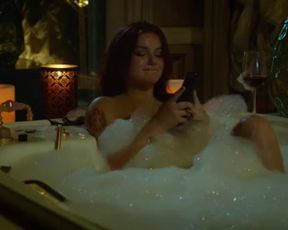 Ariel Winter, etc Nude & Sexy - The Last Movie Star (2017)