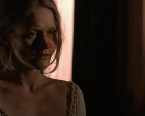 TV show scene Paula Malcomson, Molly Parker, Others - Deadwood S01 (2004) 