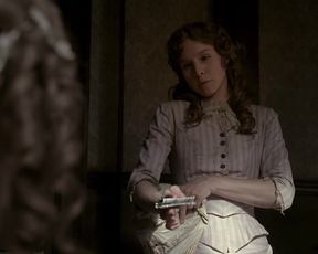 TV show scene Paula Malcomson, Molly Parker, Others - Deadwood S01 (2004) 