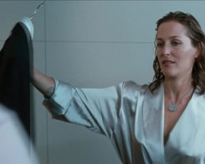 Gillian Anderson - Straightheads (2007)