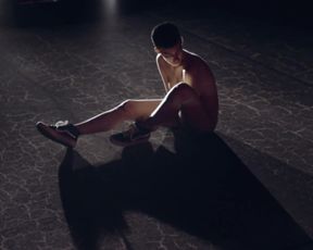 Alina Sueggeler nude - Frida Gold - Langsam (2016)