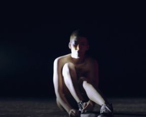 Alina Sueggeler nude - Frida Gold - Langsam (2016)