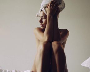 Alina Sueggeler nude - Frida Gold - Langsam (2016)