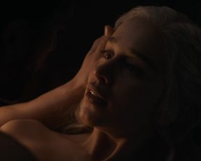 TV show scene Emilia Clarke - Game of Thrones s07e07 (2017) 