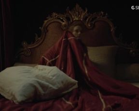 Naked scene Noemie Schmidt, Maddison Jaizani nude - Versailles S01E04 (2015) TV show nudity video