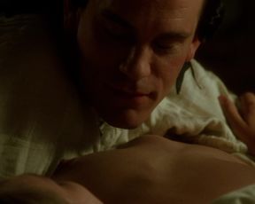 Uma Thurman nude - Dangerous Liaisons (1988)