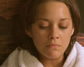 Marion Cotillard nude - Les jolies choses (2001)
