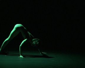 Naked on Stage -Isabelle Rigat - The Moebius Strip