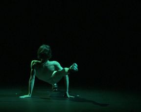 Naked on Stage -Isabelle Rigat - The Moebius Strip