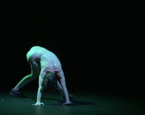 Naked on Stage -Isabelle Rigat - The Moebius Strip