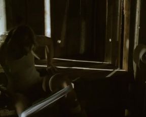 Naked scenes Arielle Kebbel sexy – Reeker (2005)