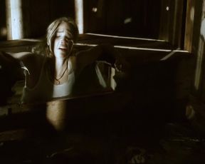 Naked scenes Arielle Kebbel sexy – Reeker (2005)