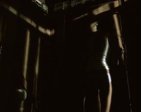 Naked scenes Arielle Kebbel sexy – Reeker (2005)