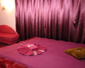 Naked New Modeling Girl in Bums Air