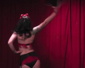 Strip BURLESK Show - Chantilly Lace